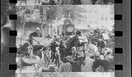 תמונה מסרט שצילם אלברט קירשנר בא"י, 1897: חאן ושיירת גמלים אלברט קירשנר